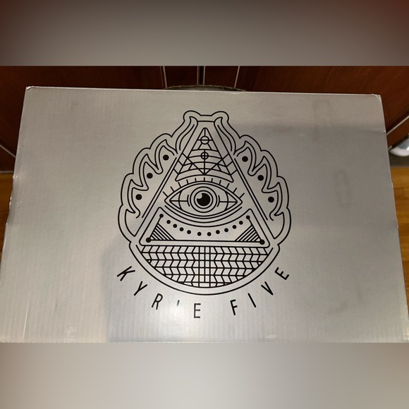 SpongeBob Squidward Kyrie 5 Nike Authentic Men’s Pre-Loved Sneakers - Picture 8 of 9